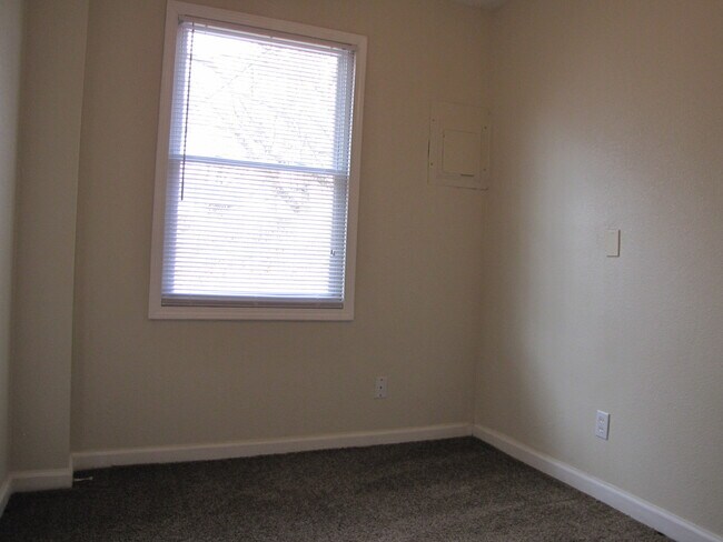 Building Photo - 3431 SW Brendan Ave