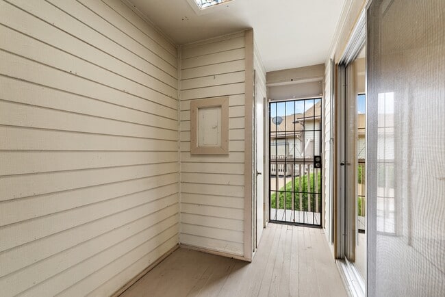 Building Photo - 3171 Shoshone Dr