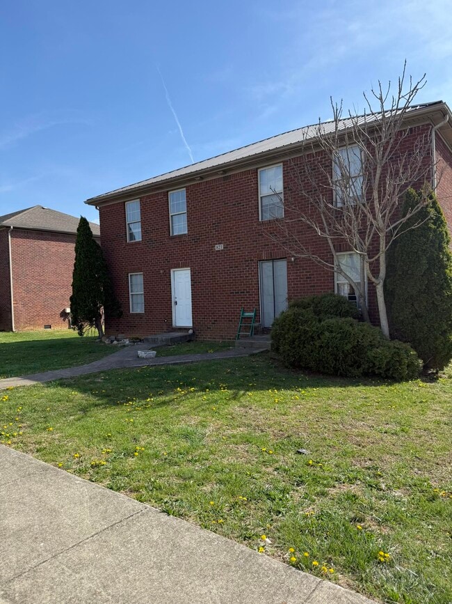 Building Photo - 821 Ridgewood Dr