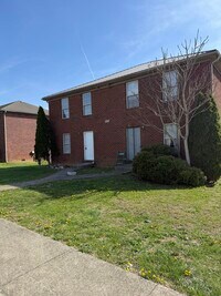 Building Photo - 821 Ridgewood Dr