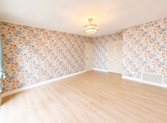 Building Photo - 2 Bedroom 2 Bath Bay Park Condo with Stunning Mission Bay Views!!