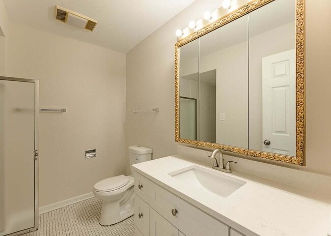 Building Photo - 222 Main St