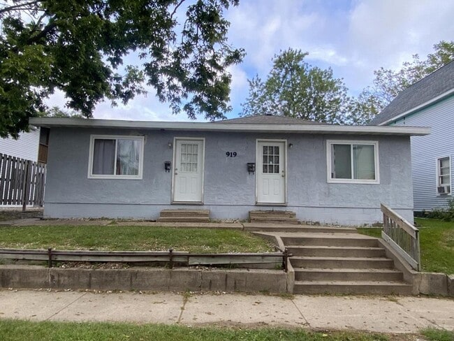 Building Photo - 919 Vine St