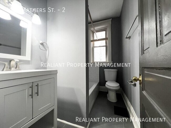 Building Photo - 3055 Mathers St