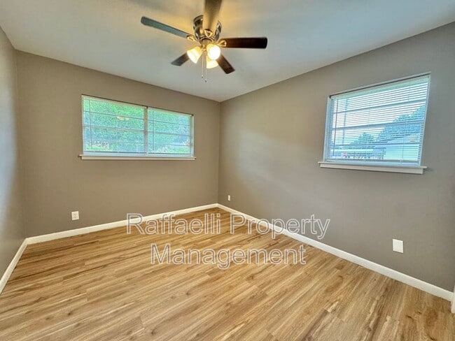 Building Photo - 3 Sidney Dr