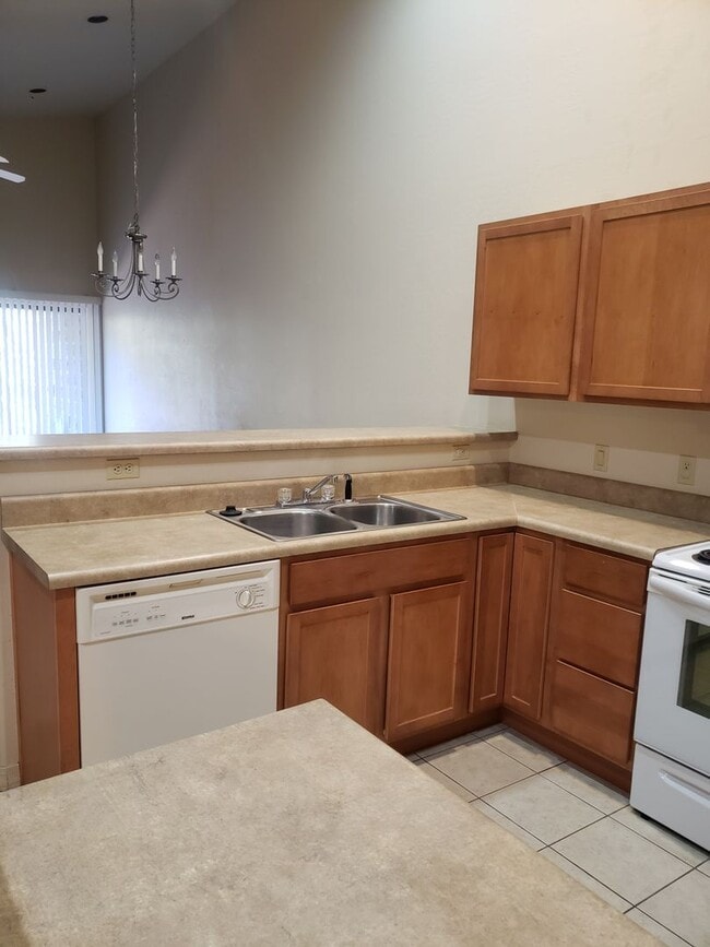 Building Photo - 2 bed / 2 bath - 2 car attached garage