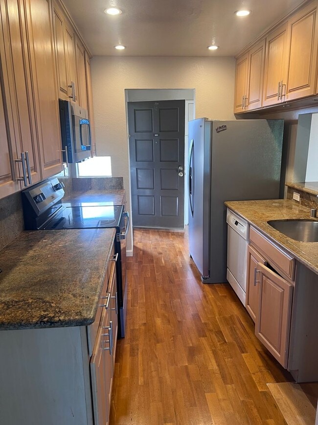 Building Photo - DESIRABLE GATED COMMUNITY WITH VIEWS, POOLS, HOT TUB, FITNESS CENTER, AND MORE!!!