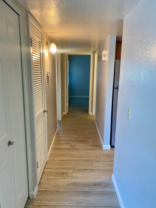 Building Photo - Spacious Two Bedroom Two Bath Condo in Tempe