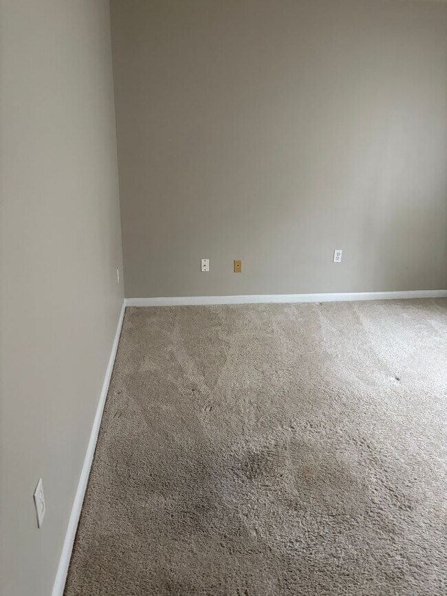 Building Photo - REMODELED NW RALEIGH 3 BEDROOM CONDO IN MARTINIQUE--SWIMMING POOL- UPDATED PRIMARY BATHROOM