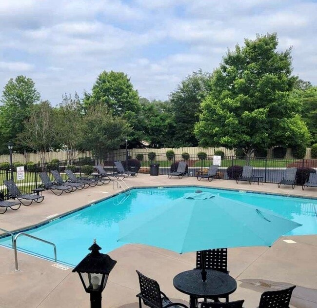 Building Photo - 2950 North Apartments