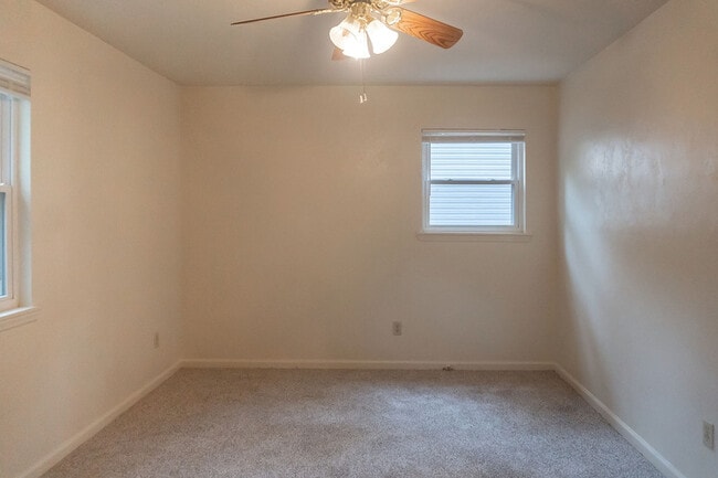 Building Photo - 1550 Live Oak Dr