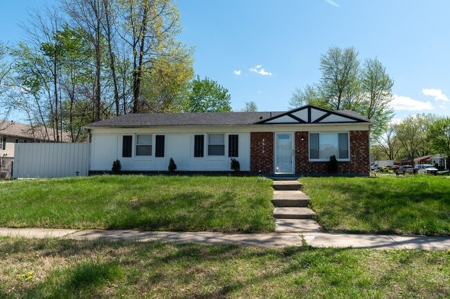 Building Photo - Beautifully Updated 3BR Home with Fenced Yard & Covered Porch