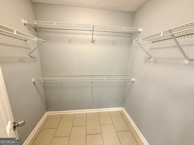 Building Photo - 1563 Oak Park Ct