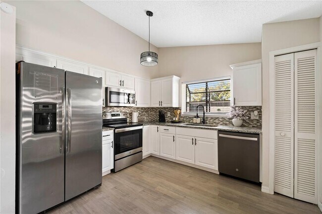 Building Photo - 9785 Piney Point Cir