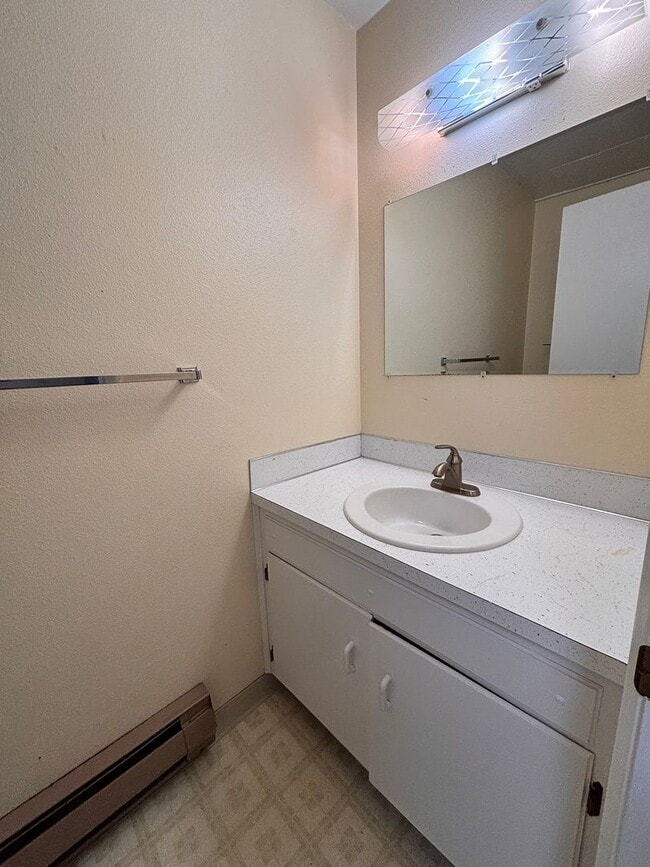 Building Photo - Two Story 2 Bedroom Condo