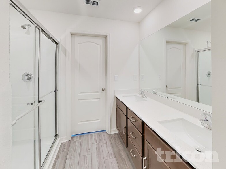 Building Photo - 2 Riverina Dr