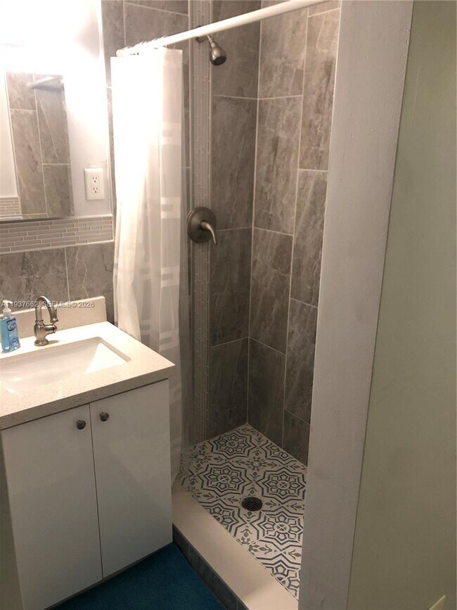 Building Photo - 1016 NE 17th Ave