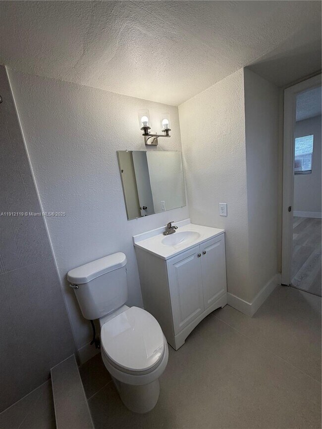 Building Photo - 444 SW 4th St