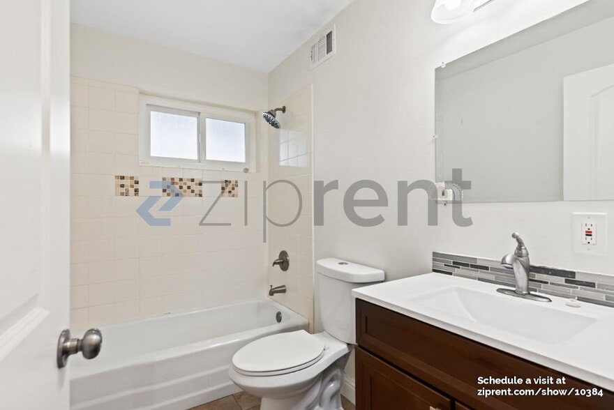 Building Photo - Unit
