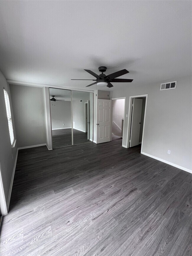 Building Photo - 5917 Fairdale Ln