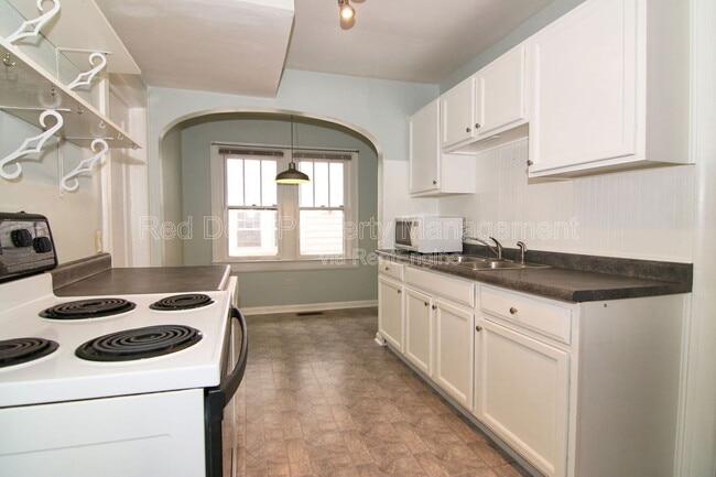 Building Photo - 6055 Central Ave