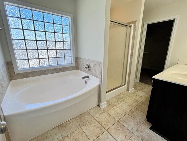 Building Photo - 3Bedroom Avail in Carolina Plantation!