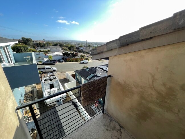 Building Photo - 2507 Frankfort St
