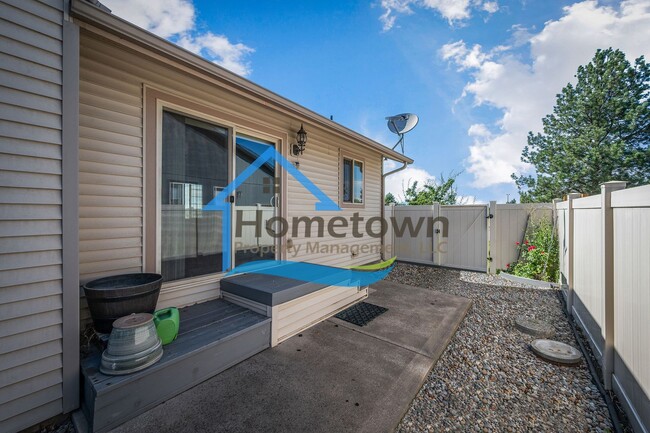 Building Photo - 3 Bedroom, 2 Bathroom Home, with Attached ...