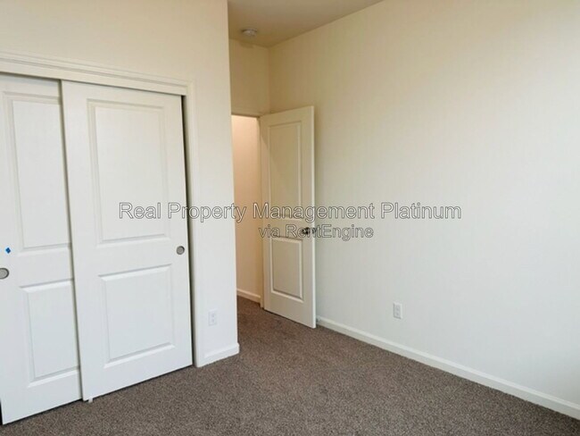 Building Photo - 1477 Las Rosas Ave