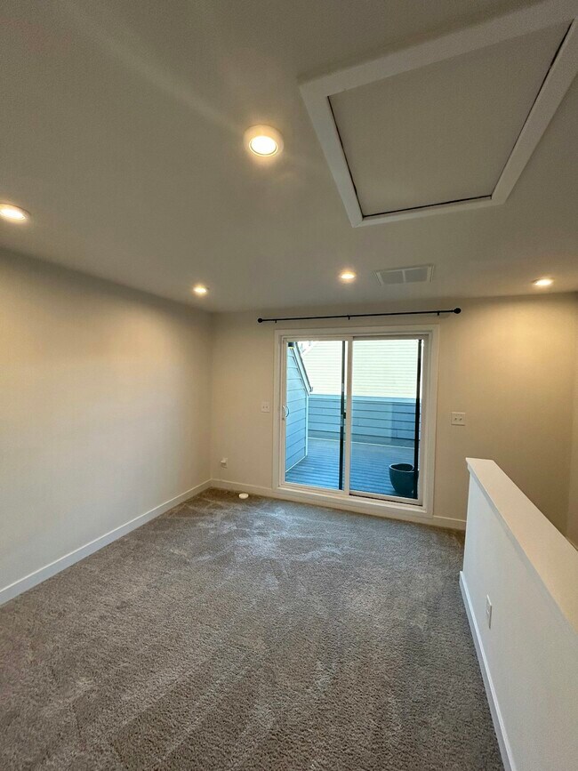 Building Photo - 3621 S Tryon St