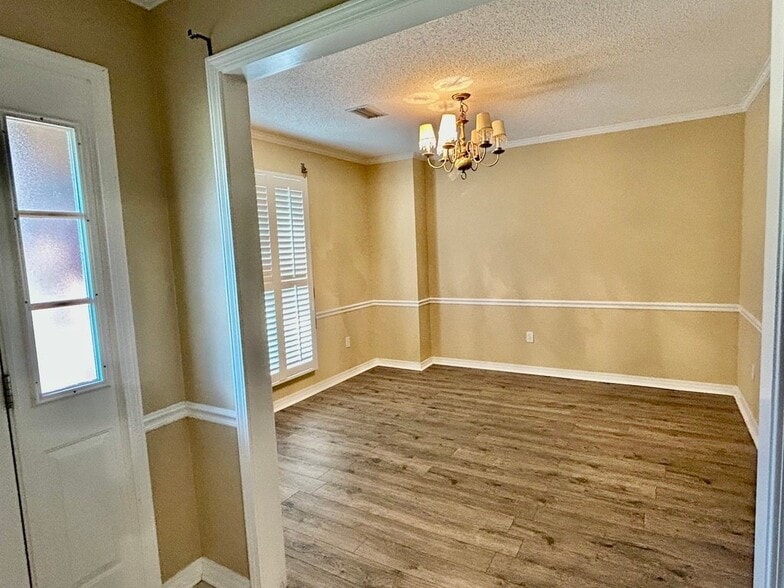 Building Photo - 640 Wedgewood Dr
