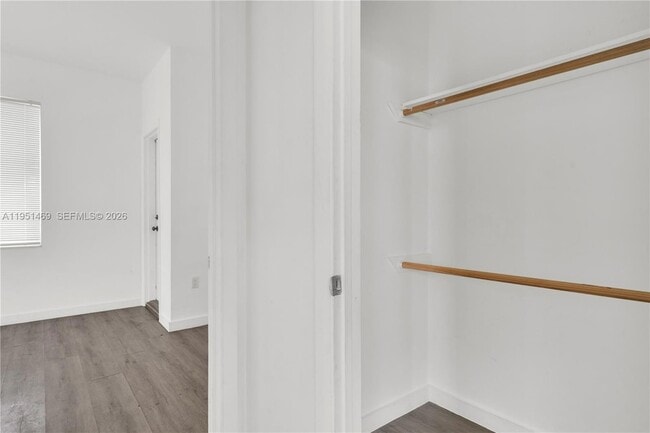 Building Photo - 402 NW 12th Ave