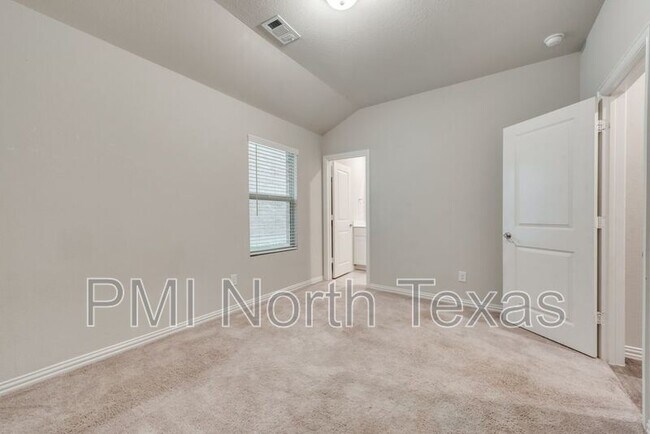 Building Photo - 214 Stonehollow Wy