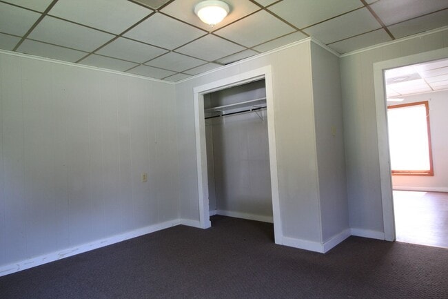 Building Photo - Charming & Convenient 2 bedroom 1 bathroom