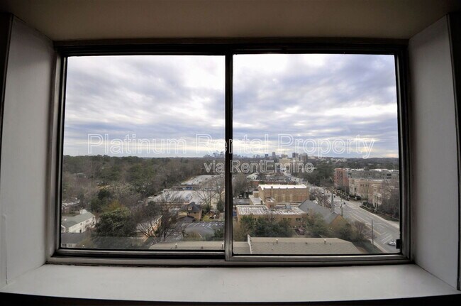 Building Photo - 2479 Peachtree Rd NE