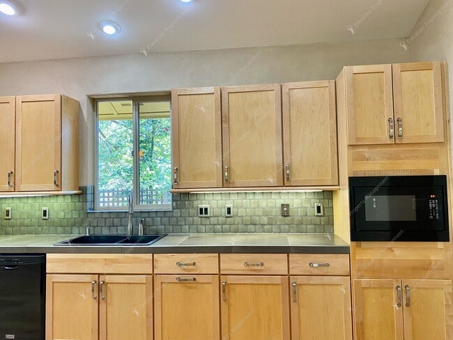 Building Photo - West Hills Gem with Timeless Charm and Modern Comfort