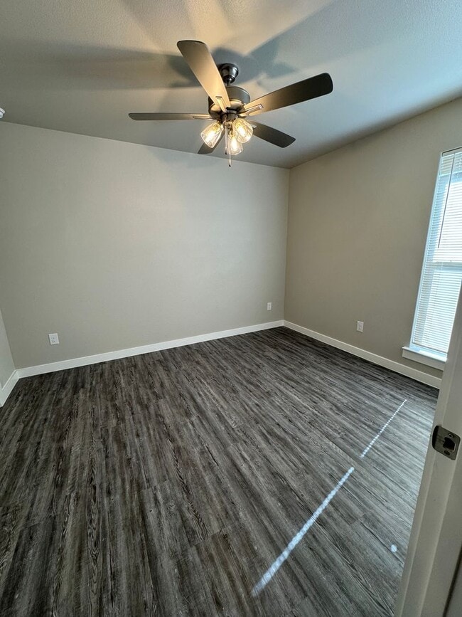 Building Photo - 4 Bedroom in Harvest