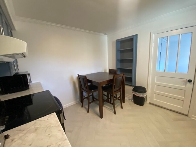 Building Photo - 2bedroom furnished home near St. Bernard's...