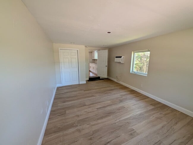 Building Photo - Spacious 3BR Rental with Outdoor Living Space