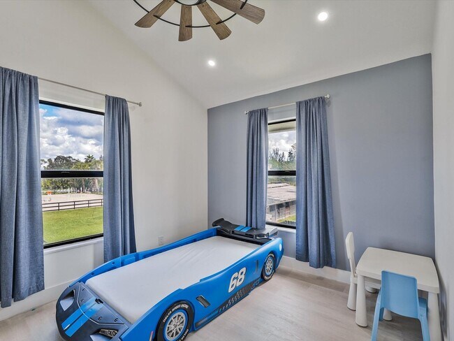 Building Photo - 1350 C Rd