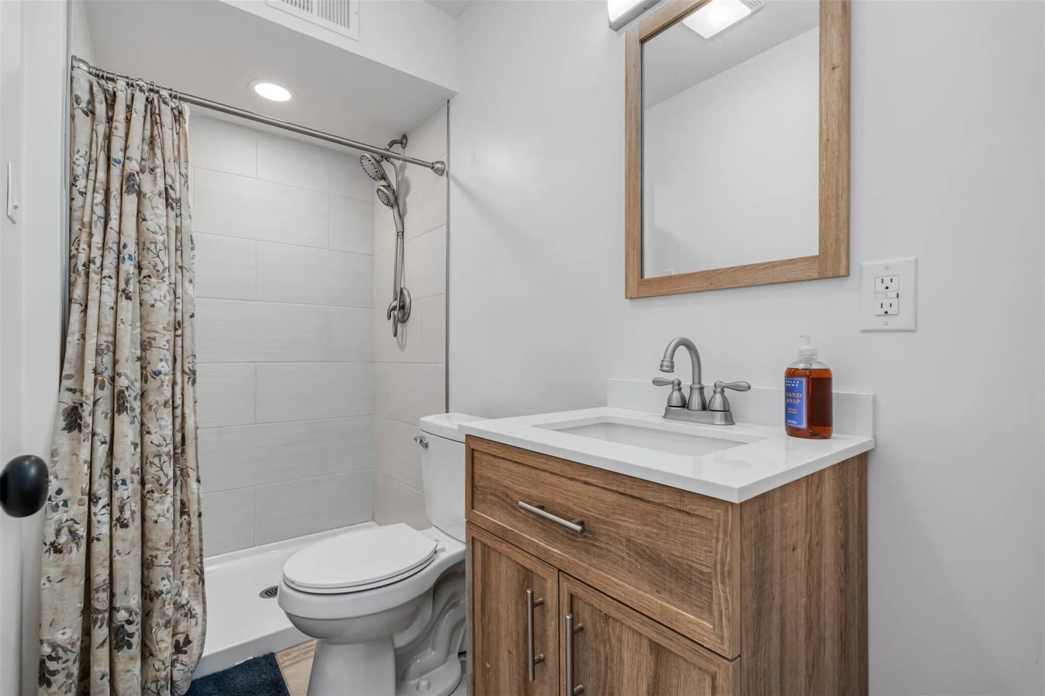 Full Bathroom on the first floor - 1030 W Five Mile Pky