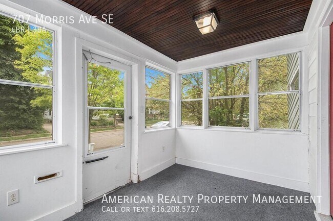 Building Photo - 707 Morris Ave SE