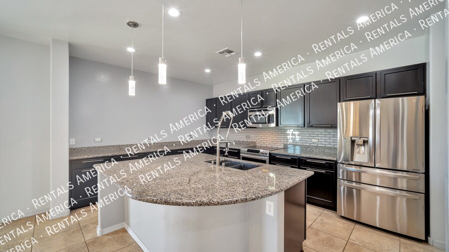 Building Photo - 319 E Desert Haven Pl