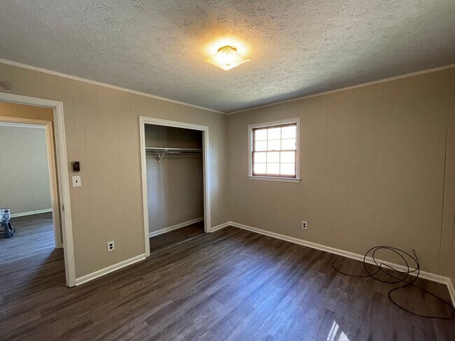 Building Photo - 1110-1112 Heath Ave