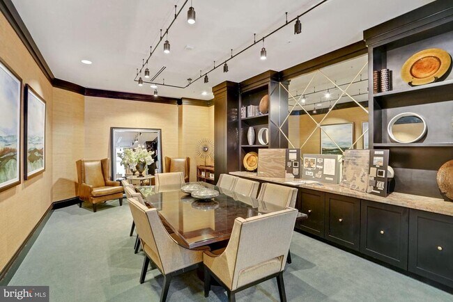 Building Photo - 8220 Crestwood Heights Dr