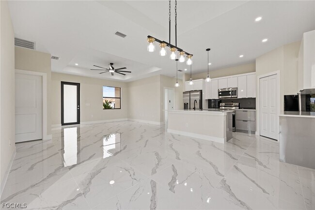 Building Photo - 2713 25th St SW