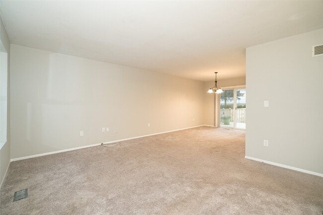 Building Photo - 335 Parma Dr