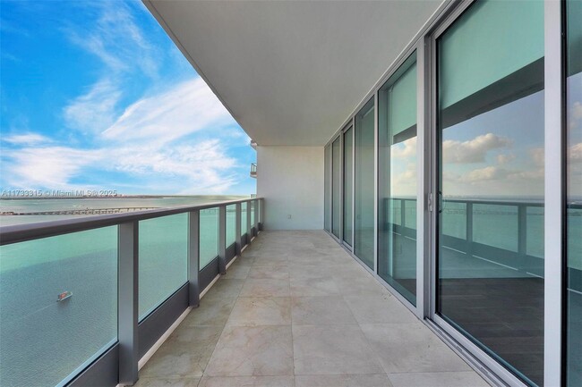 Building Photo - 1331 Brickell Bay Dr