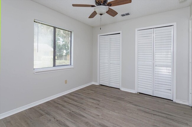 Building Photo - Gorgeous Single Family