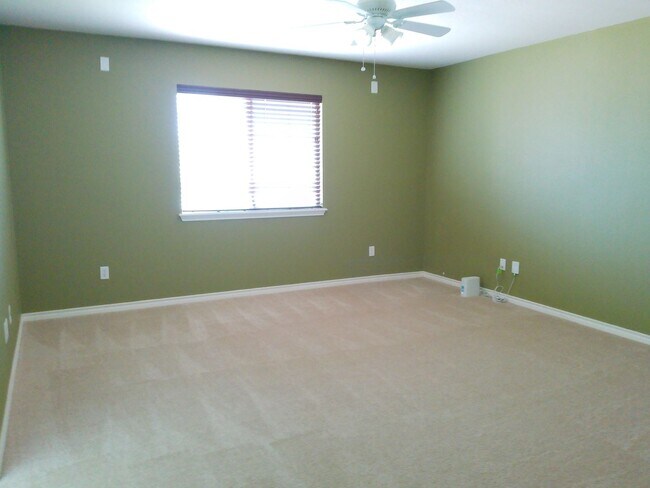 Building Photo - 5405 Knights Cir